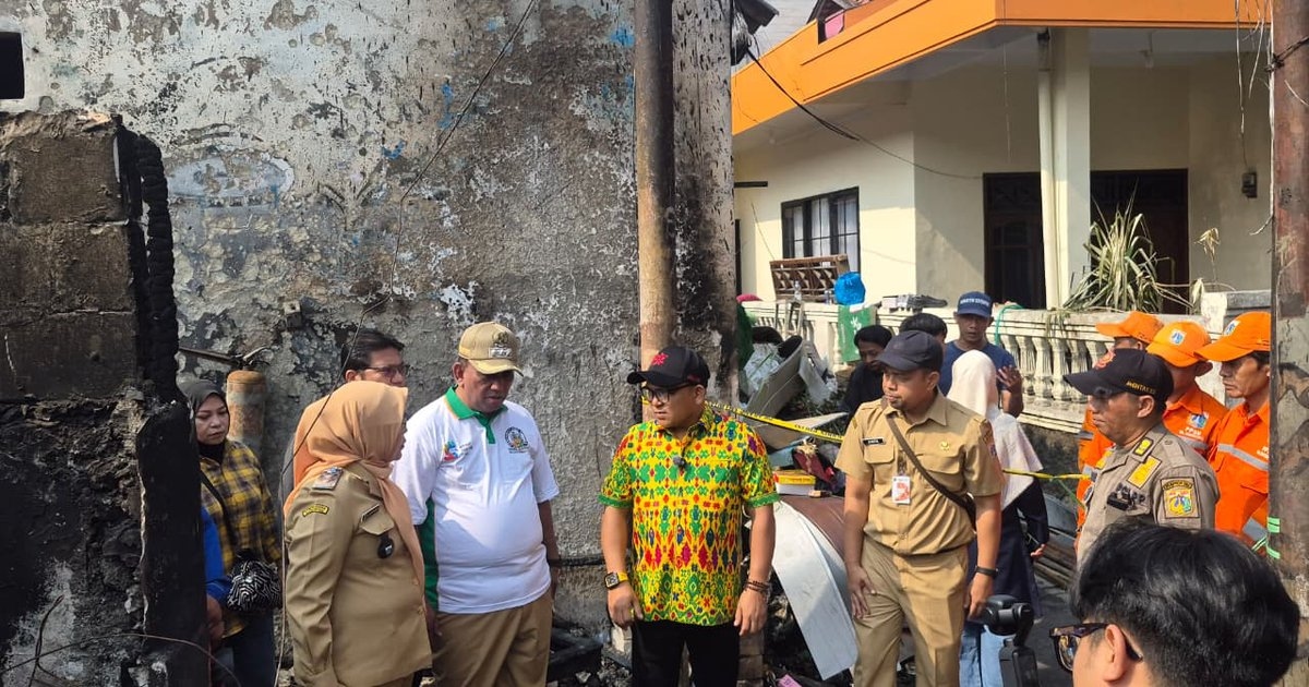 Tinjau Kebakaran di Menteng Atas, Legislator Golkar Basri Baco Dorong Mobil Pemadam Ada di Tiap Kelurahan