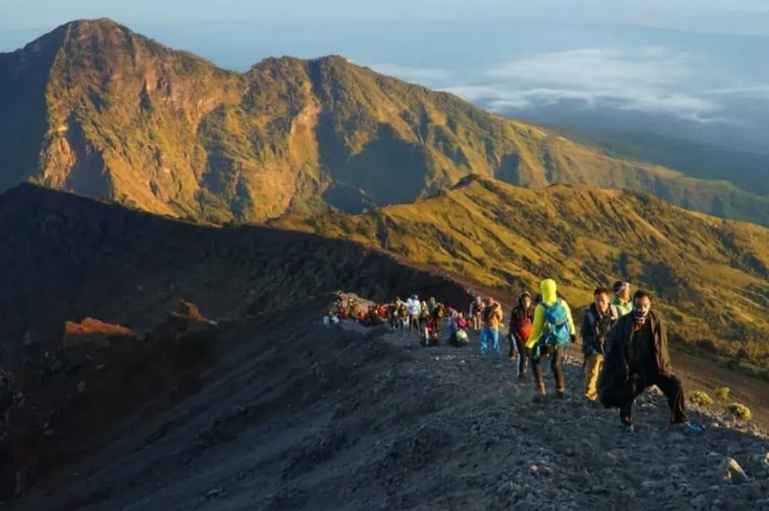 Pendakian Gunung Rinjani Dibuka Lagi 28 Maret, Ketahui Aturan dan Sistem Barunya