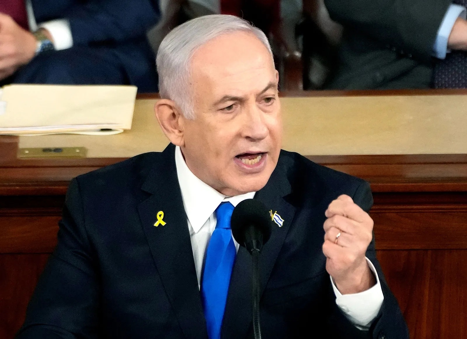 Ngotot Buktikan Masih Hidup, Deretan Video Netanyahu Mulai Dari Enam Jari Hingga Ngopi di Kafe Disebut 'Cacat' Algoritma