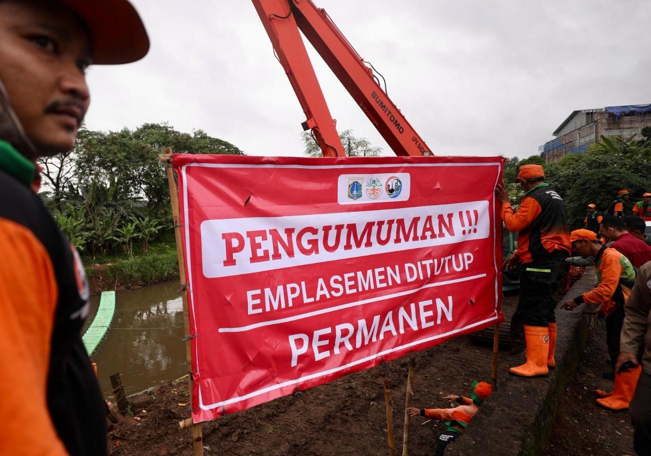 Larang TPS di Badan Sungai Kawasan TPU Tanah Kusir, Gubernur Pramono: Tidak Boleh Ada Lagi