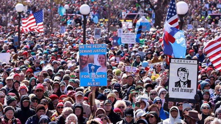 Jutaan Warga Amerika Turun ke Jalan Menentang Donald Trump yang Otoriter: No Kings!