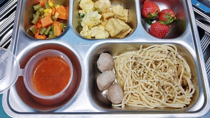 72 Siswa di Jaktim Keracunan Makanan MBG, Komisi IX DPR Desak SPPG Pondok Kelapa Ditutup Permanen