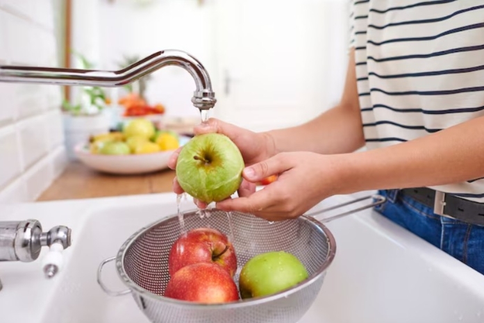 Rahasia Membersihkan Apel dari Lilin dan Pestisida dengan Bahan Dapur