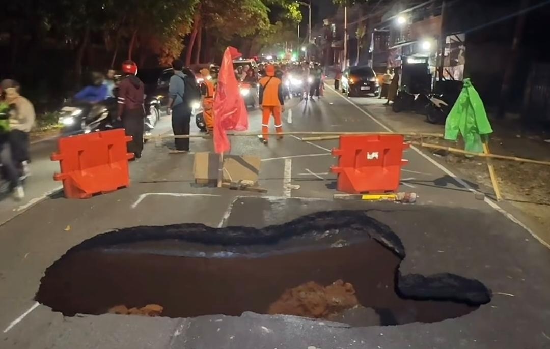 Jalan Amblas di Lenteng Agung Mulai Diperbaiki Permanen Malam Ini, Ditarget Rampung 3 Hari