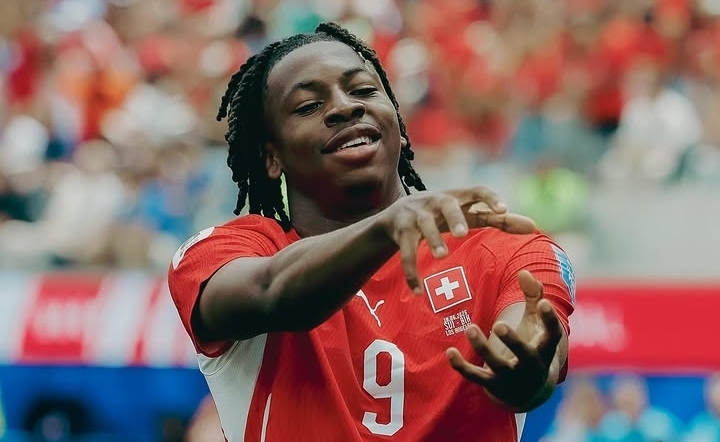 Here We Go! Aston Villa Tikung Newcastle untuk Rekrut Johan Manzambi, Transfer Rekor Klub Segera Terwujud