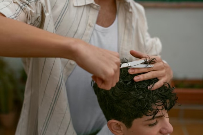 Rambut Boleh Dipotong, Rasa Malu Jangan: Cara SMA Labschool Ajarkan Disiplin Tanpa Perpeloncoan saat MPLS