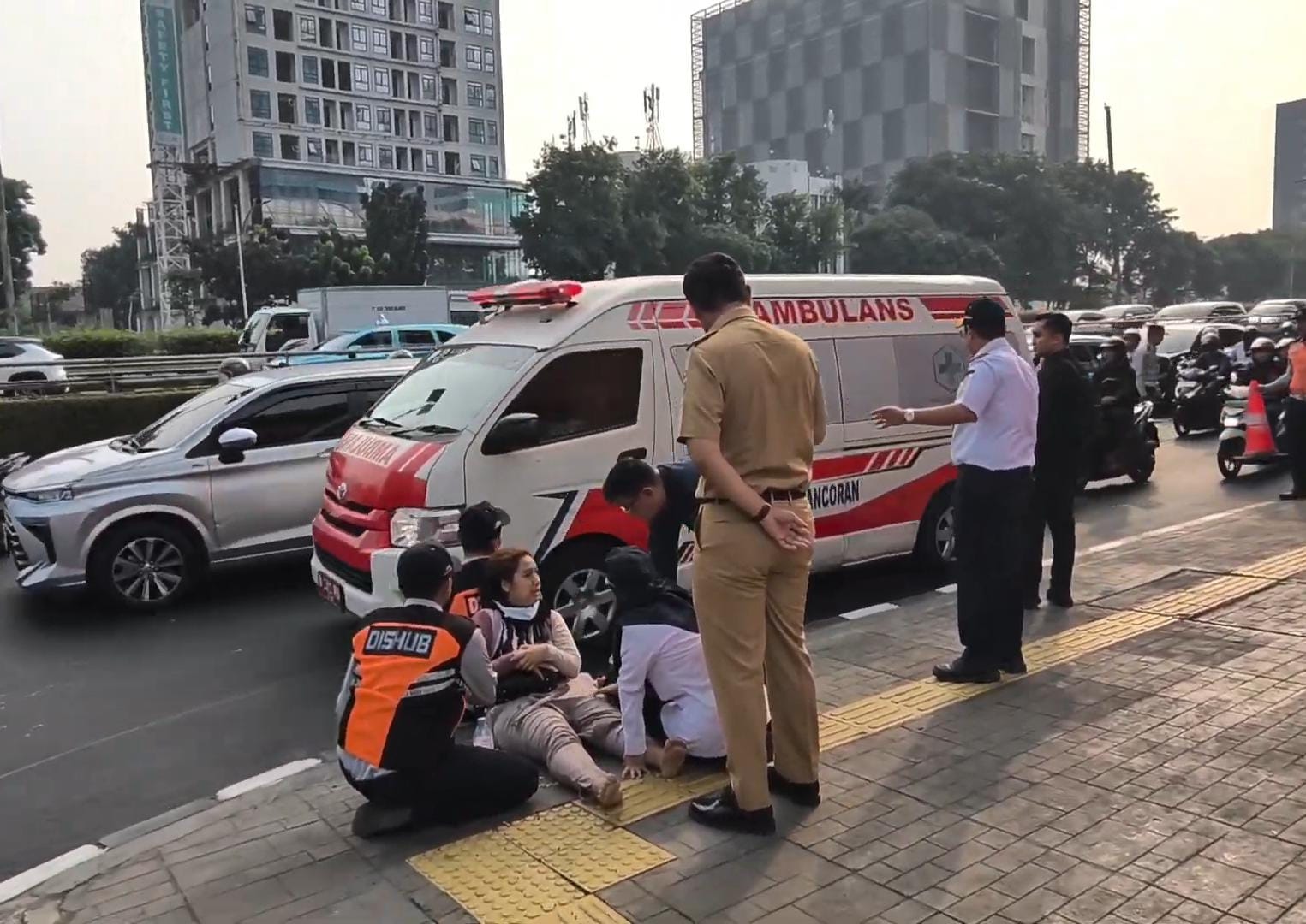 Kecelakaan Beruntun Mobil Boks dan Motor di MT Haryono Pancoran, 4 Orang Alami Luka-Luka, Begini Kronologinya