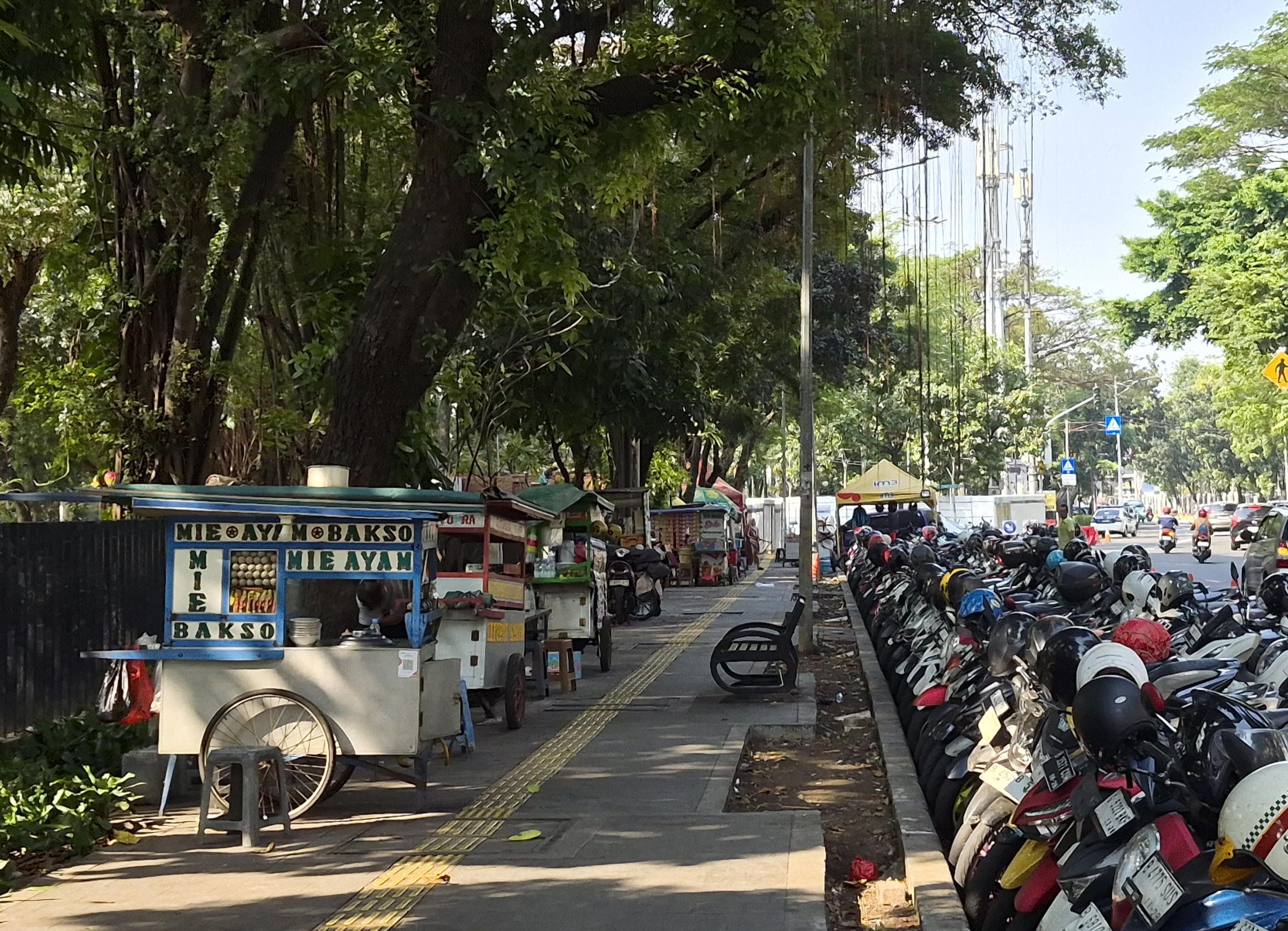 Curhat Pedagang Kaki Lima Usai Nobar Piala Dunia 2026 di Lapangan Banteng: Banyak Orang, Tapi Sepi Pembeli
