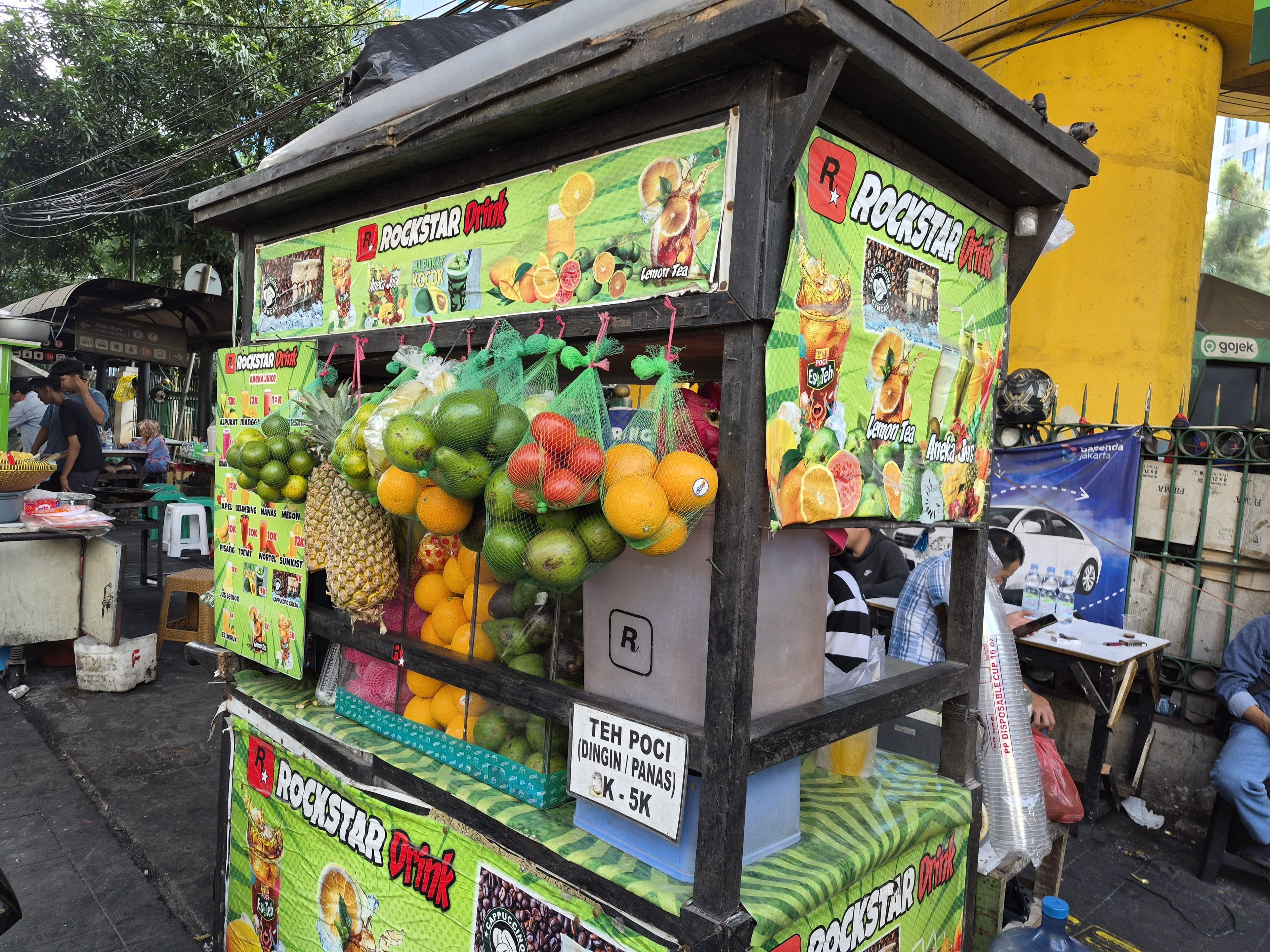 Pedagang Minuman Dingin Tak Persoalkan Rencana Modifikasi Cuaca, Sebut Daya Beli Lebih Berpengaruh