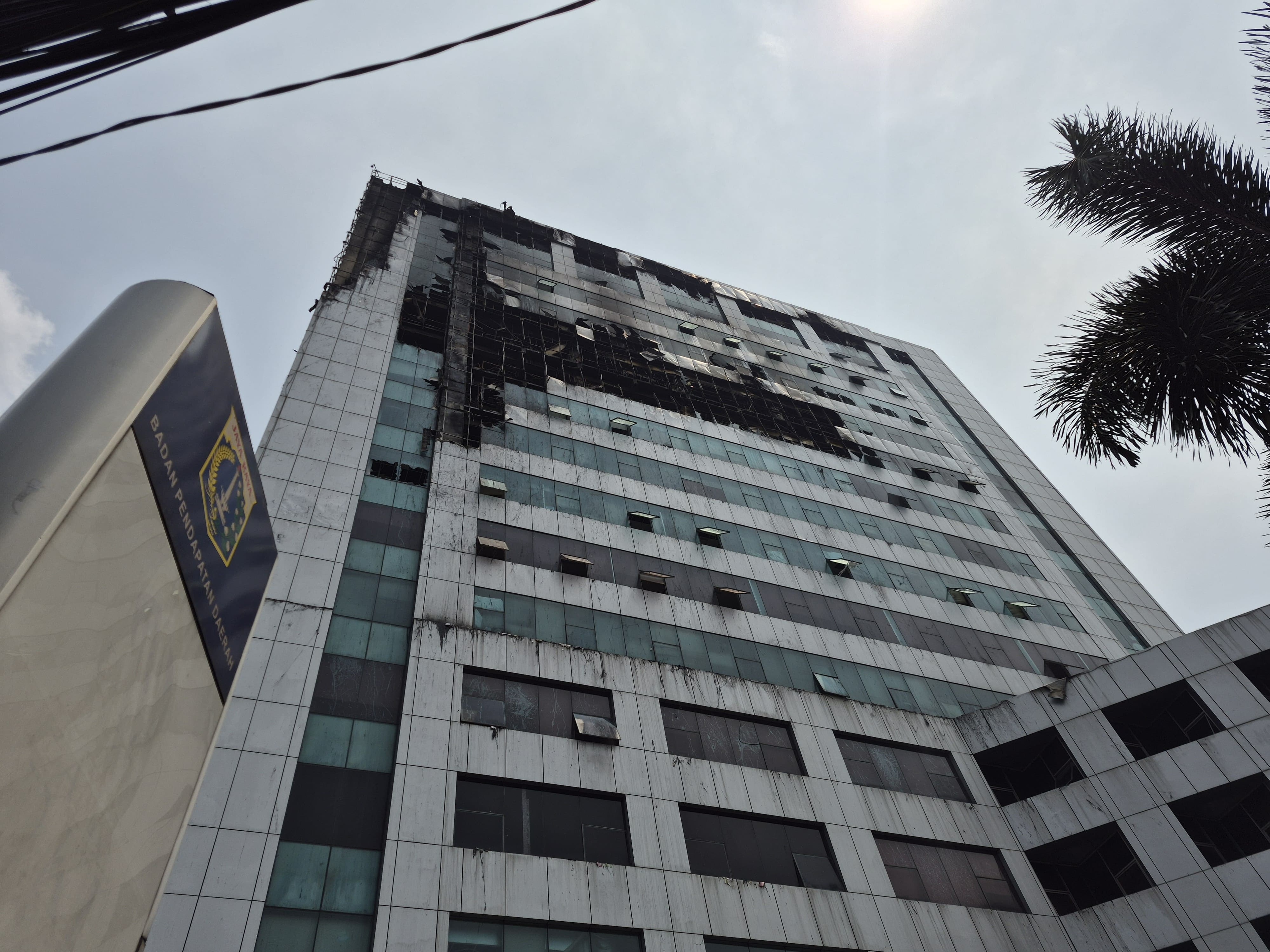 Kondisi Terkini Gedung Bapenda DKI Usai Kebakaran, Kerusakan Terparah Lantai 11 hingga 16, Akses Masih Tertutup untuk Publik