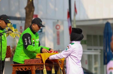 Pertama dan Satu-Satunya! Mitra Driver Gojek Terpilih dari Seluruh Indonesia Kibarkan Merah Putih