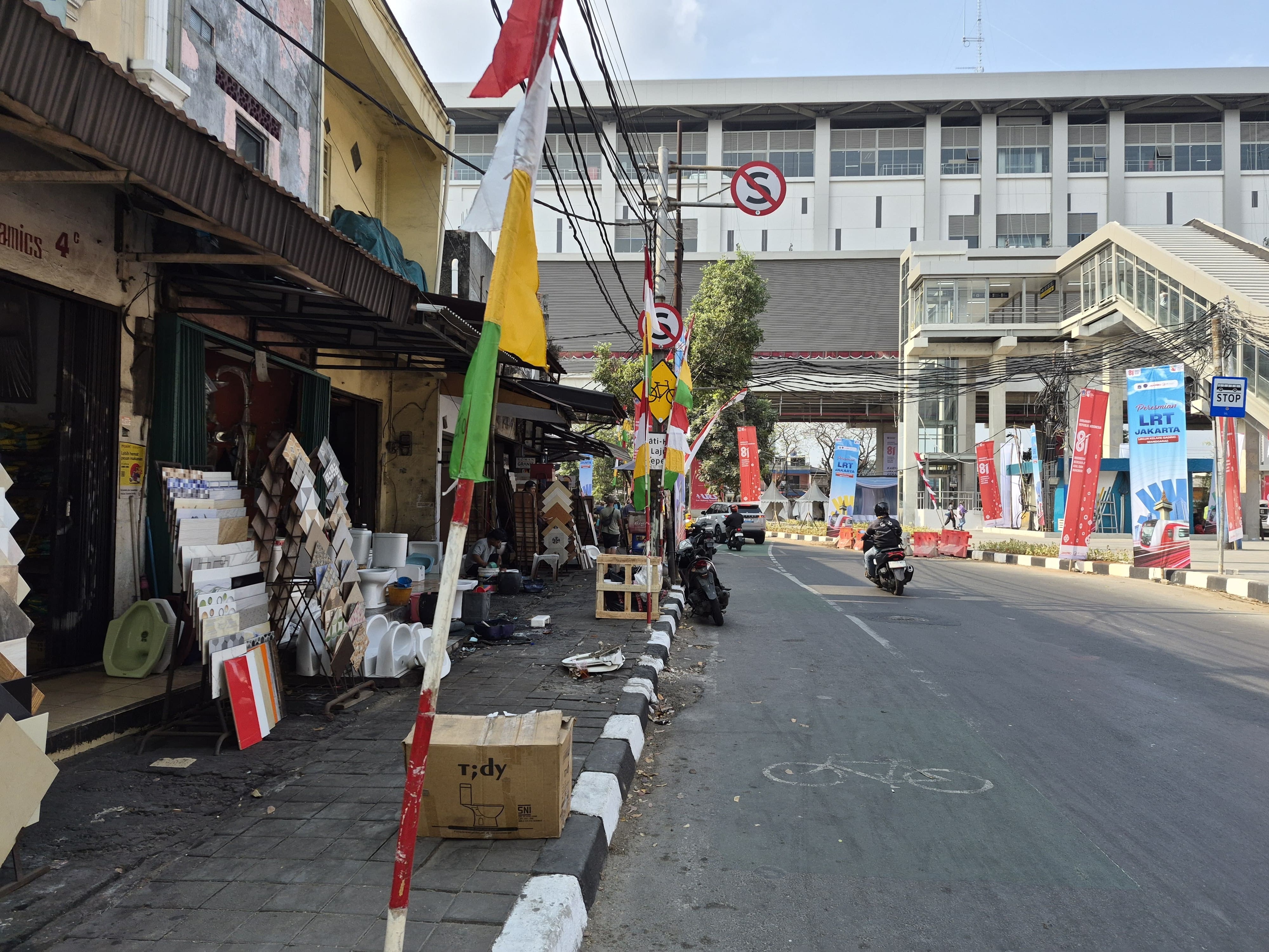 Pedagang Sekitar Stasiun Manggarai Khawatir Tergusur Pelebaran Jalan Imbas Pembangunan LRT Jakarta