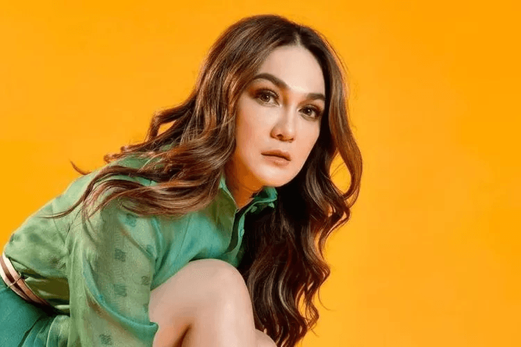 Viral Video Luna Maya Ngamuk Hingga Gebrak Meja Marahi Karyawan, Begini Klarifikasinya