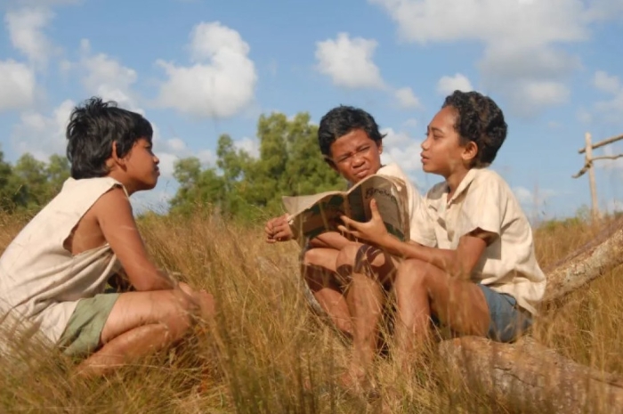 Pantai, Gunung, hingga Savana: 4 Destinasi Wisata Indonesia yang Melejit Lewat Film