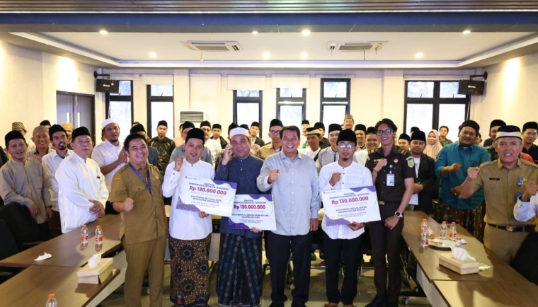 Bupati Tangerang Serahkan Bantuan Program Sanitren Tahun 2025, Total Sudah 821 Pondok Pesantren Dapat Fasilitas Sanitasi