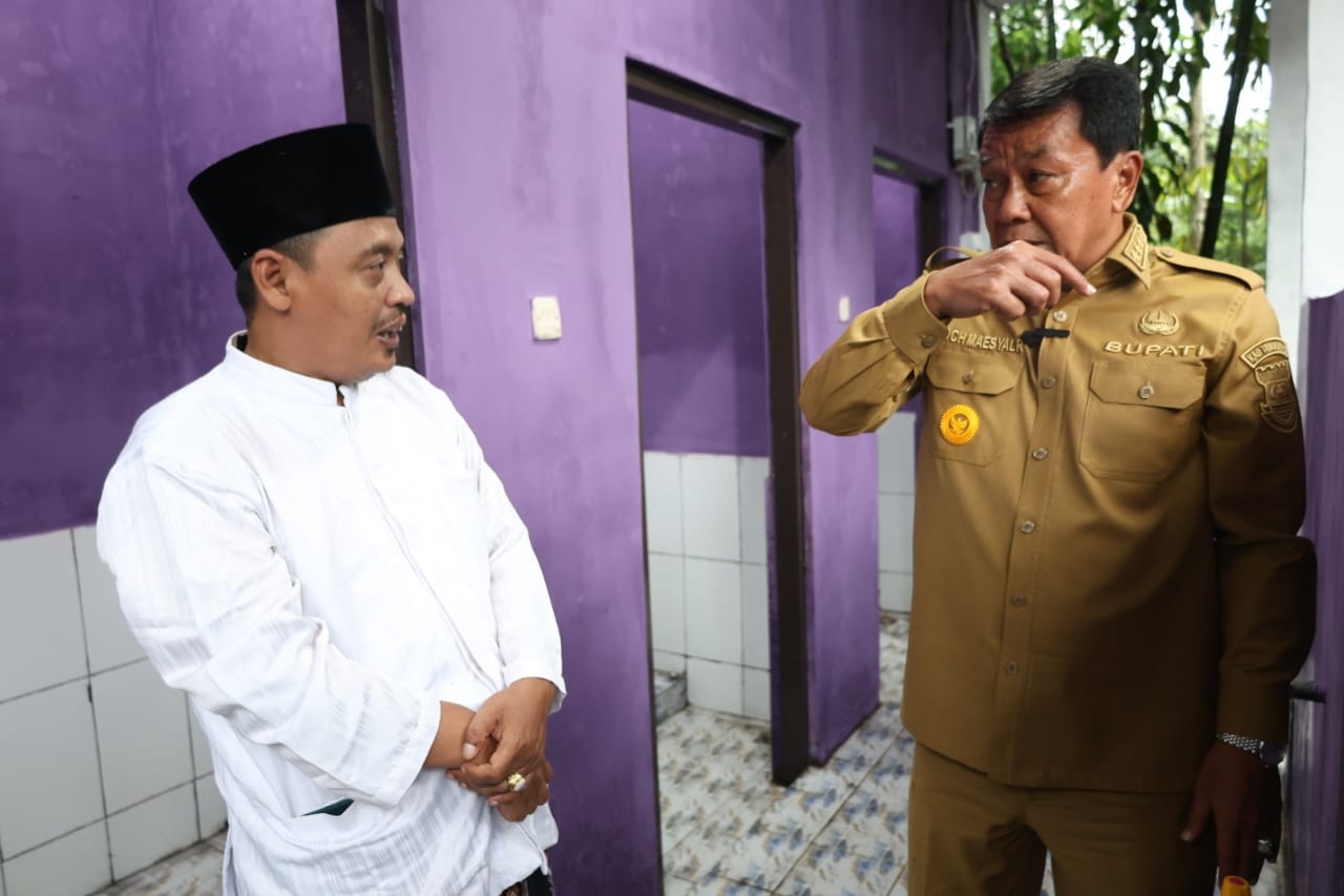 Kunjungi Pesantren Penerima Bantuan Program Sanitren, Bupati Tangerang: Tahun Depan Kita Juga Akan Bangun Asrama bagi Santri