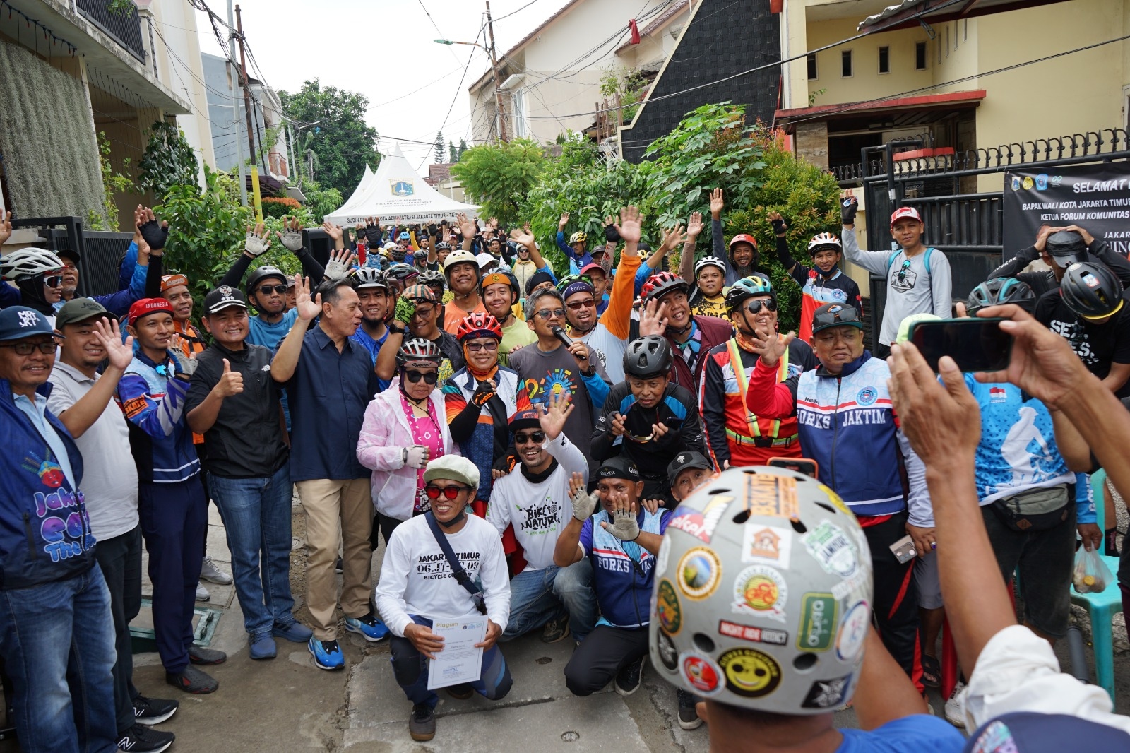 400 Pesepeda Rayakan Hari Pahlawan dengan Gowes Asta Cita ke RT08 Malaka Jaya: Dari Lorong Sempit, Indonesia Bersinar untuk Dunia
