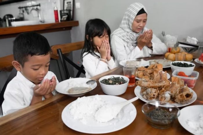 Melatih Anak Puasa Lebih Sehat, Hindari 5 Menu Ini Saat Sahur