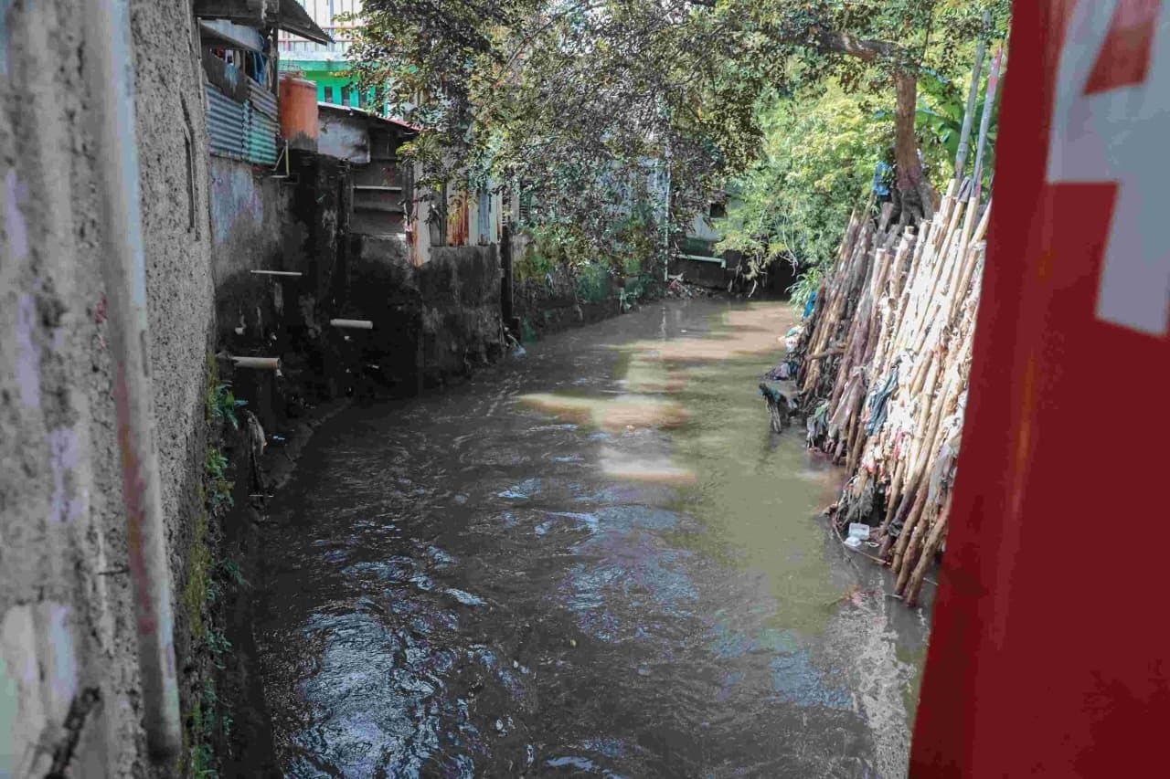 Hujan Deras Sejak Dini Hari Sebabkan Kali Krukut Meluap, 31 RT di Petogogan dan Cipete Utara Terendam Banjir