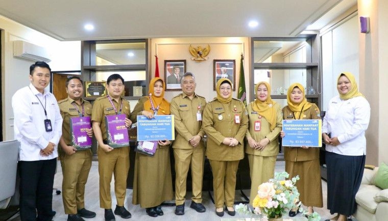 Ini Pesan Wabup Intan Saat Serahkan 334 SK Kenaikan Pangkat dan 39 SK Pensiun PNS di Lingkup Pemkab Tangerang