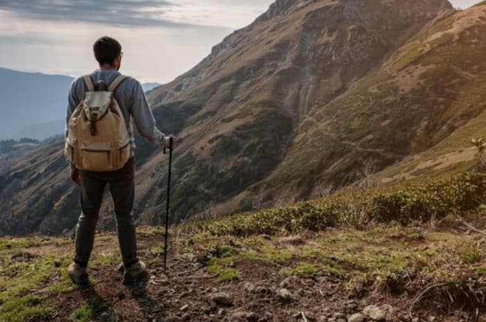 5 Tips Mendaki Gunung Saat Puasa, Kuat Sampai Puncak Tanpa Batal