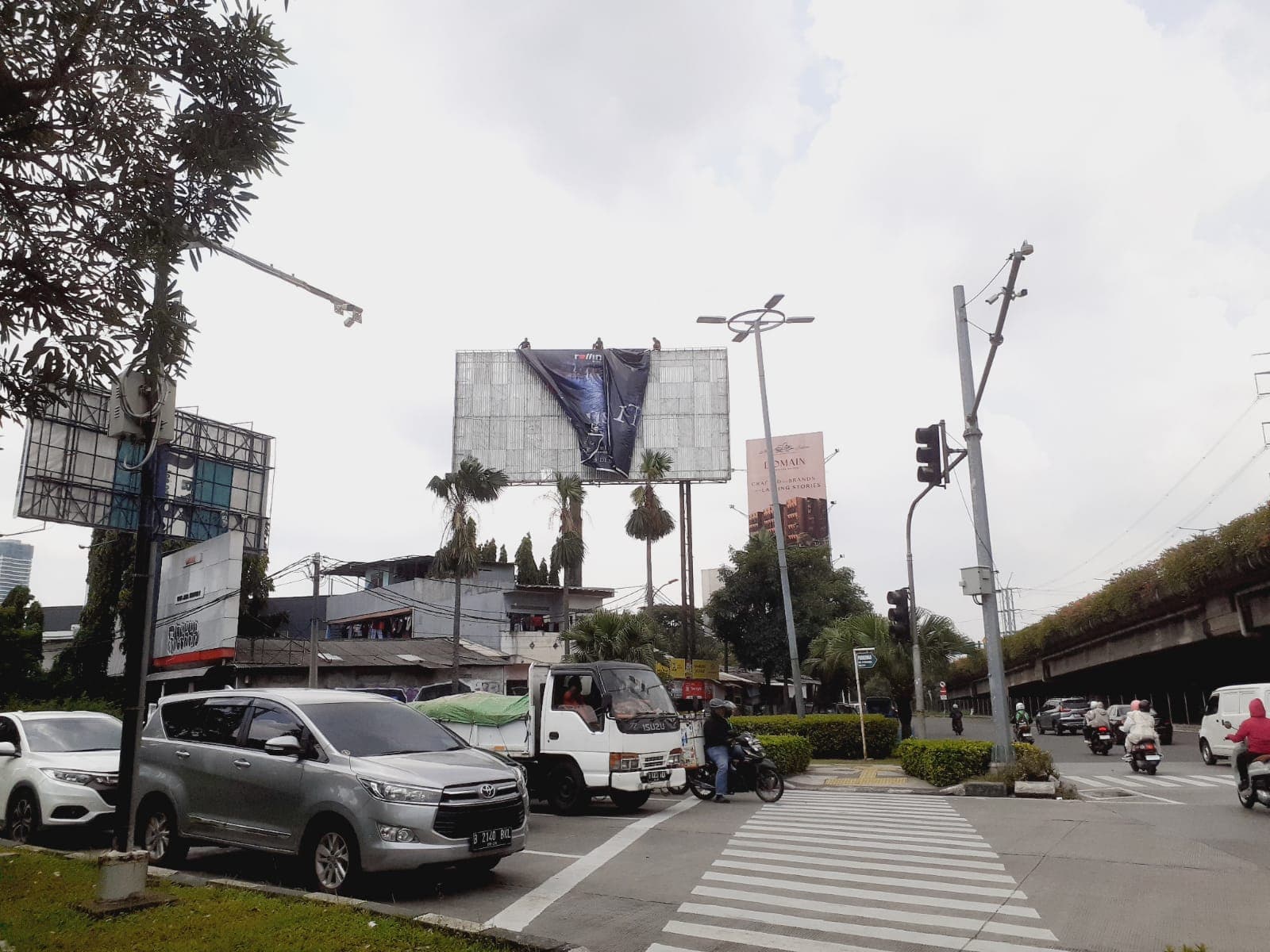 Baliho Iklan Film Aku Harus Mati Picu Ketakutan Warga, Pemprov DKI Tertibkan di Tiga Lokasi Ini