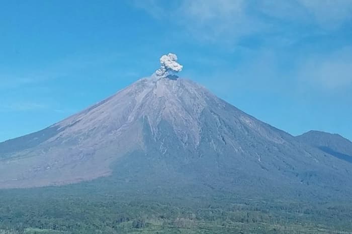Kabar Baik buat Pendaki! Jalur Pendakian Gunung Semeru Kembali Dibuka dengan Aturan Baru