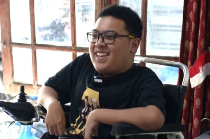 Tak Bisa Ikut Bimbel karena Kursi Roda, Rasha Buktikan Mimpi Masuk UGM Tetap Bisa Diraih Meski dengan Keterbatasan