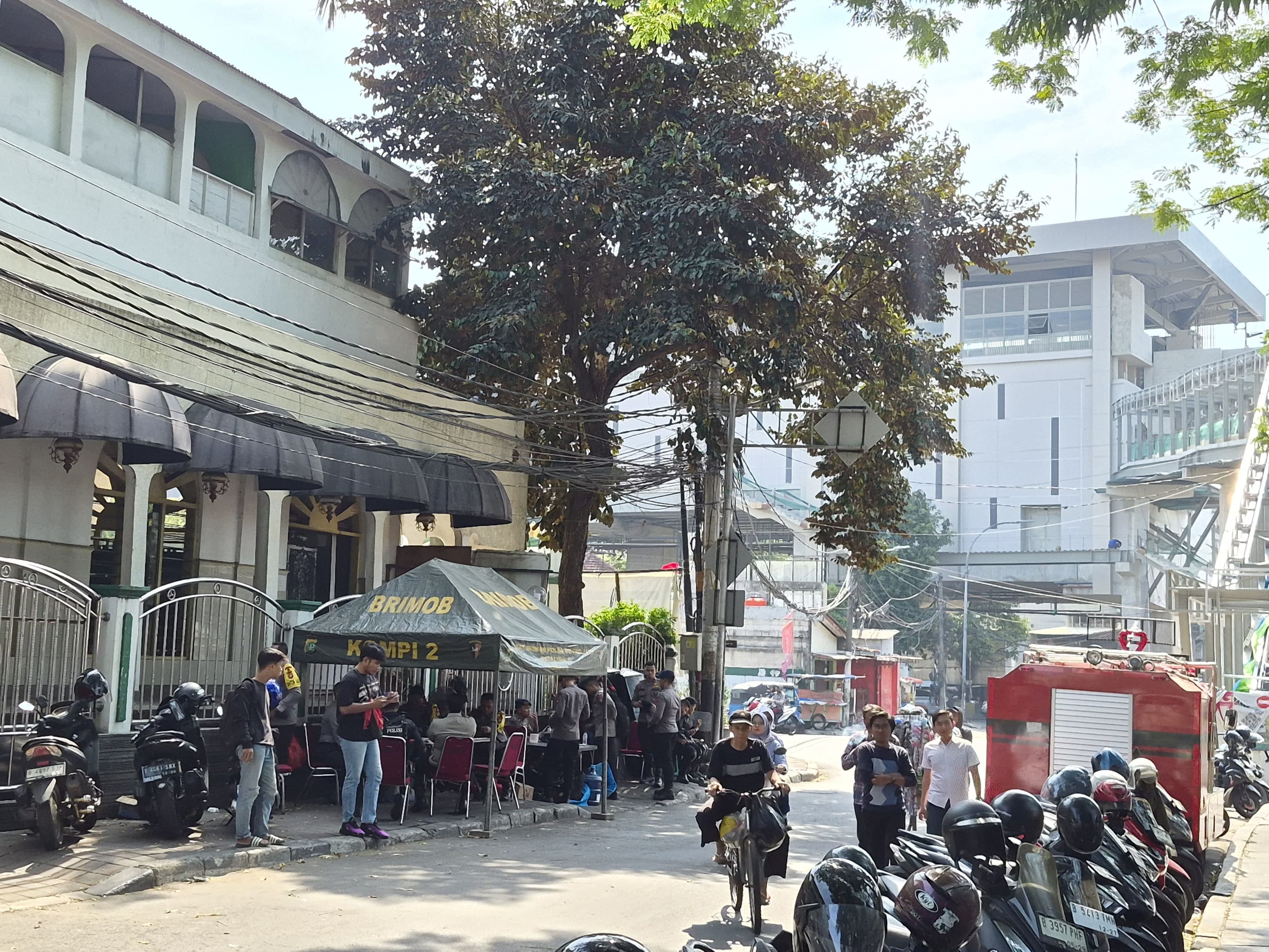 Puluhan Personel TNI-Polri Masih Siaga di Matraman Pasca Bentrokan Maut, Brimob Bawa Pelontar Gas Air Mata