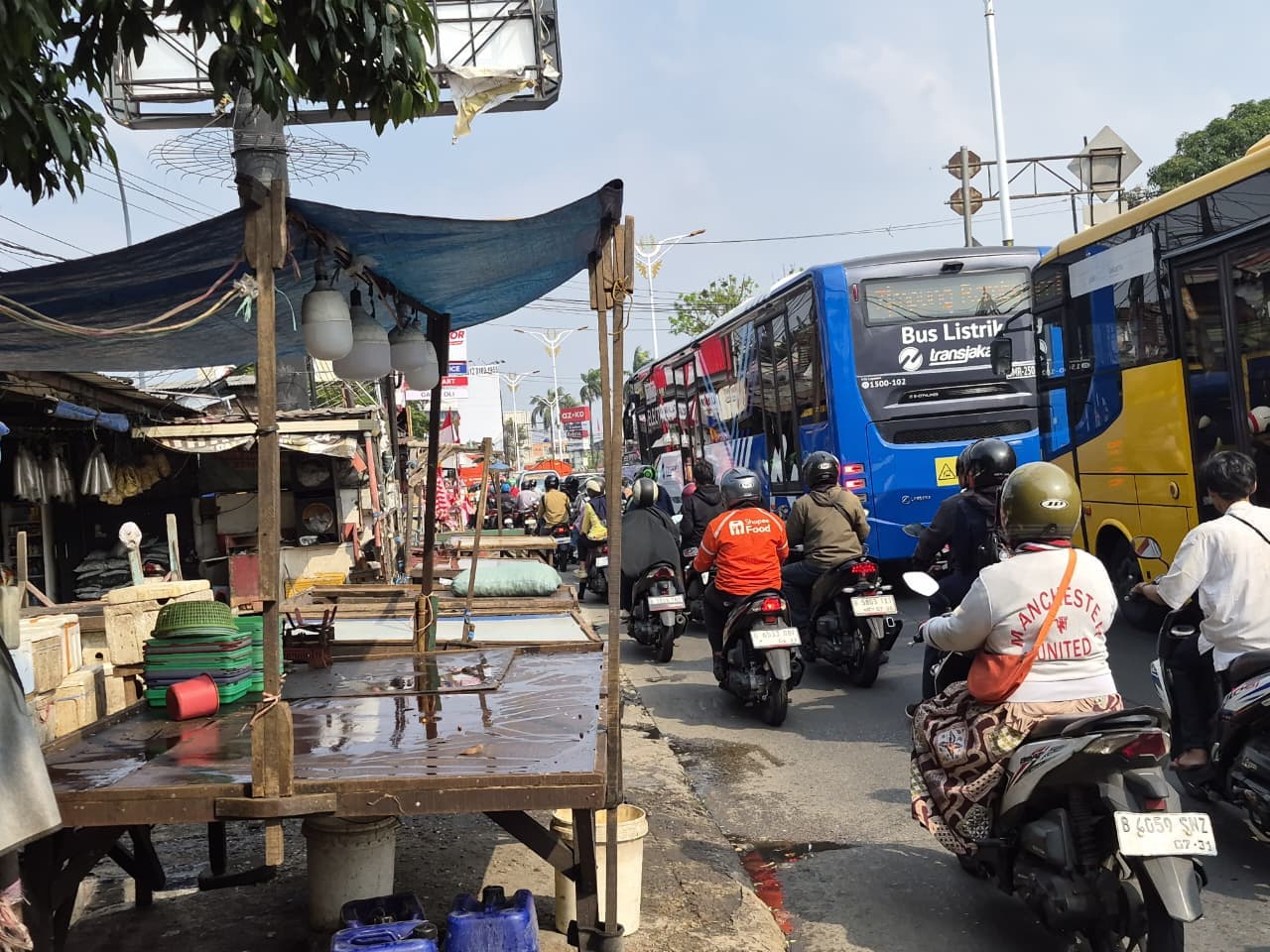 Kondisi Terkini Depan Pasar Kramat Jati Lokasi Pelajar Tewas Terjatuh: Pedagang Ikan Masih Tempati Kios, Belum Ada Penertiban