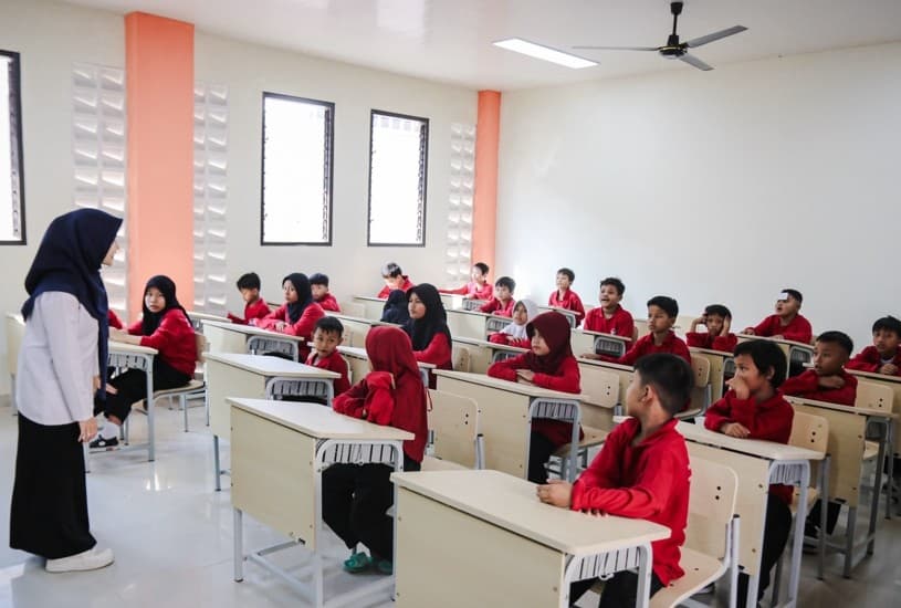 Bukan Cuma Sekolah Negeri, Pendidikan Gratis Juga Berlaku di MI, MTs, dan MA