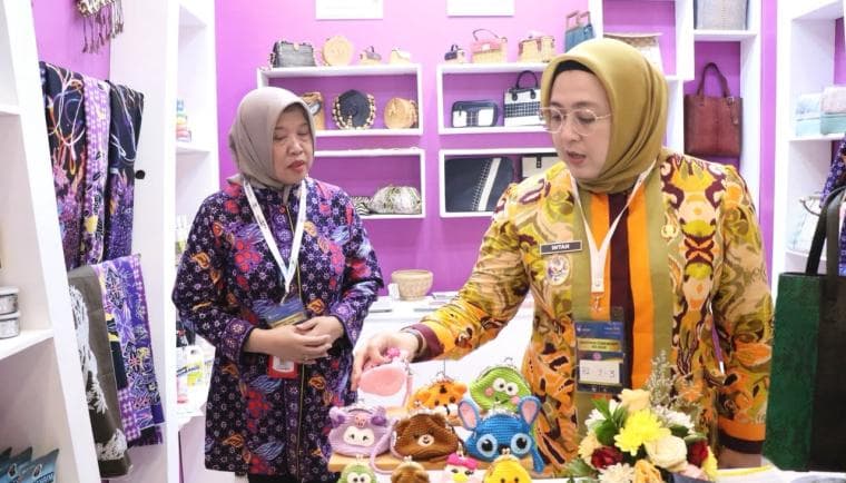 Wabup Intan Dampingi Menko Bahlil Kunjungi TEI 2026, Pacu Kualitas Kerajinan Lokal Tangerang Go Global