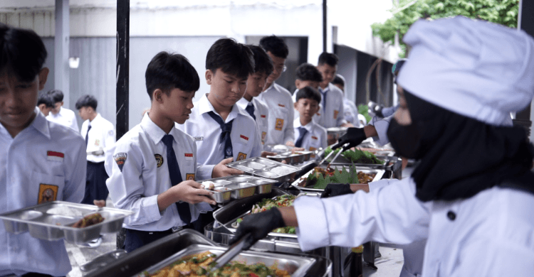 Tiru Sistem Sekolah di Jepang, Lebih dari 60 Dapur MBG Ikut Uji Coba Skema Prasmanan