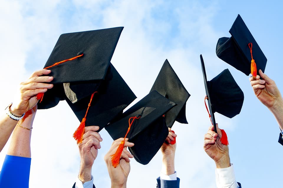 Tips Mendapatkan Beasiswa Kuliah di Luar Negeri, Gen Z Wajib Tahu Nih!