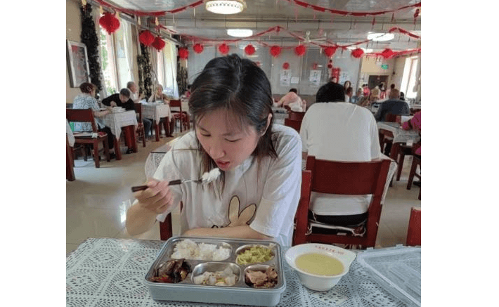 Baru Berusia 38 Tahun, Wanita Ini Putuskan Tinggal di Panti Jompo Demi Kesehatan