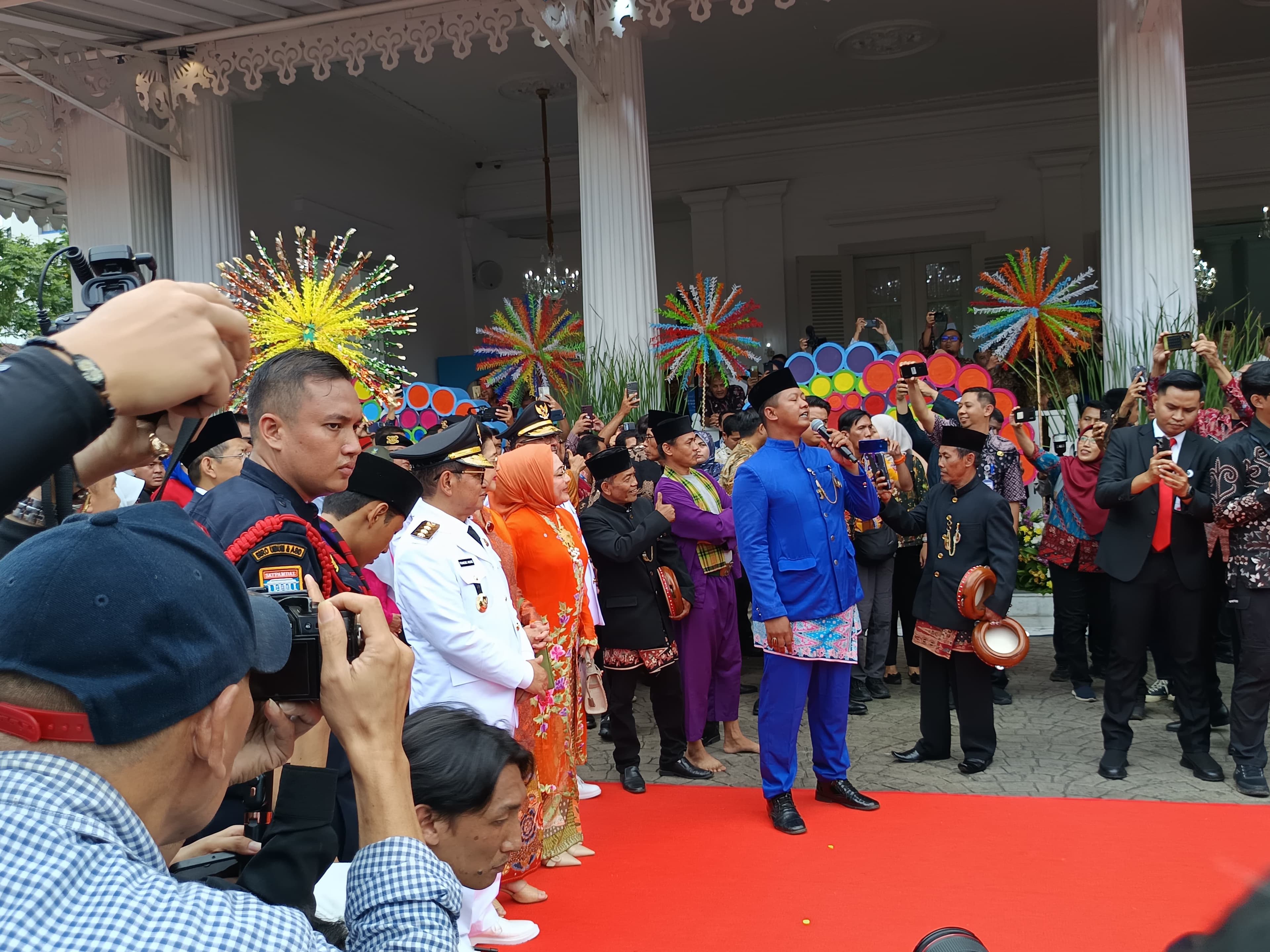 Hadir di Balai Kota Usai Dilantik Jadi Gubernur dan Wagub Jakarta, Pramono-Rano Disambut Palang Pintu dan Tanjidor