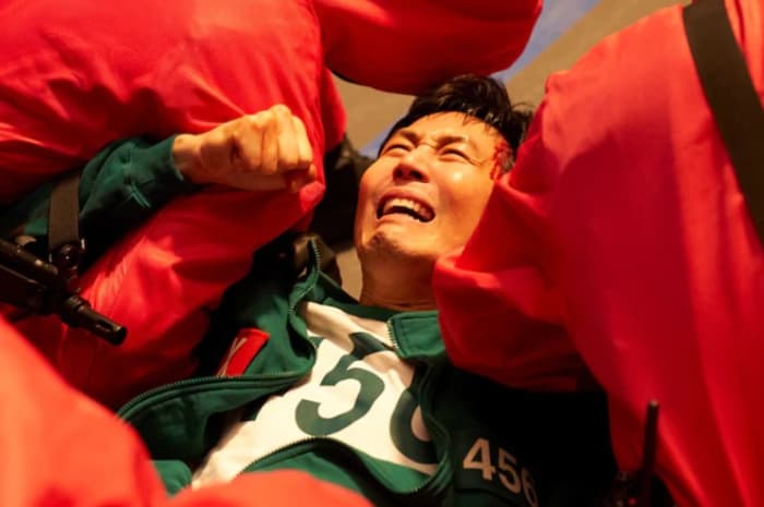 Hwang Dong Hyuk Bilang Tamat, Tapi Dunia Squid Game Belum Mati