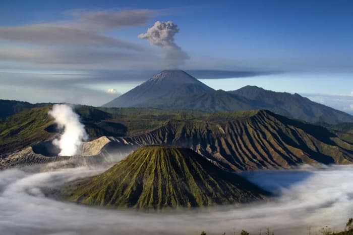 Menjelajahi Seven Summits of Java, Pendakian Tujuh Puncak Megah di Tanah Jawa