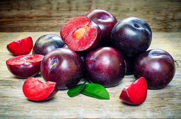 8 Khasiat dan Manfaat Mengonsumsi Buah Natal Plum Bagi Kesehatan, Tapi Hati-hati dengan Bijinya! 