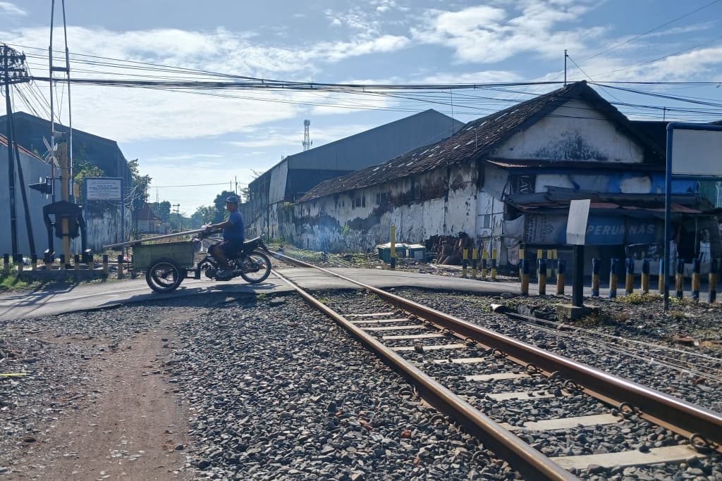 Pemprov DKI Siapkan 3 Rusun untuk Relokasi Warga Bantaran Rel Kereta Api Senen, Chico: Tindaklanjuti Arahan Presiden Prabowo