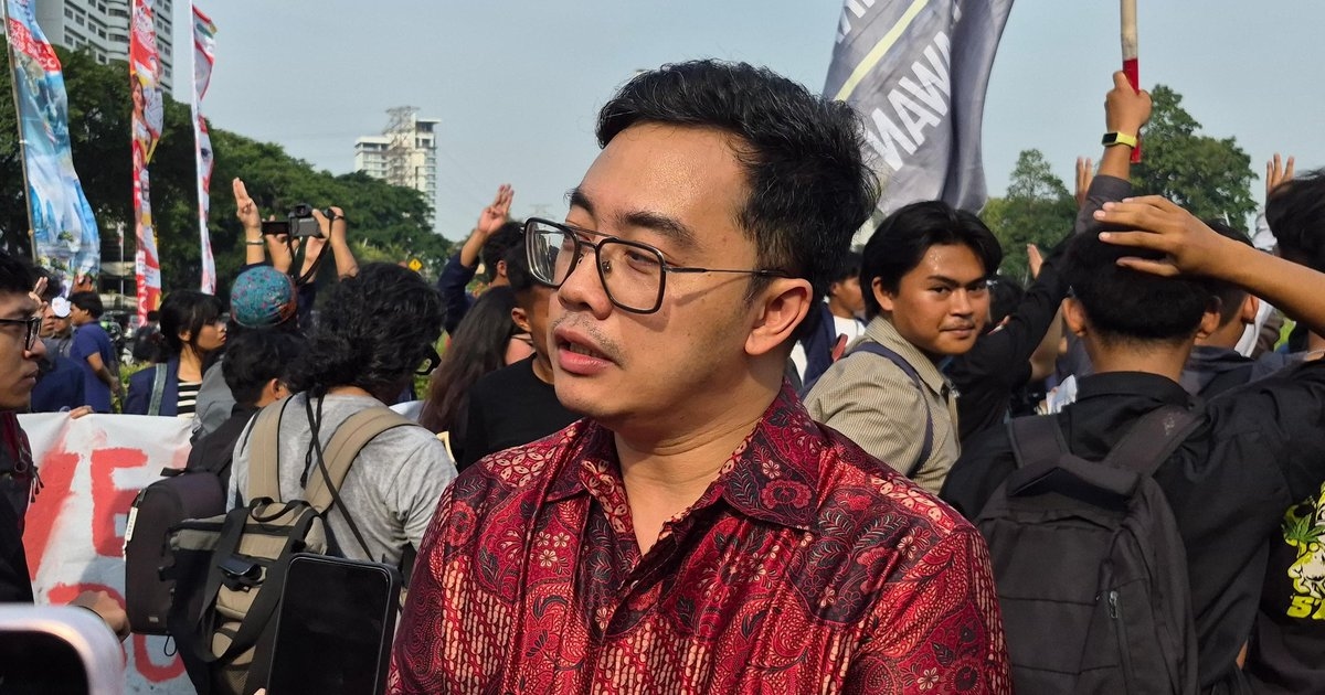 Dennis Adhiswara Ikut Demo 2 Tahun Pemerintahan Prabowo-Gibran di Tugu Tani, Soroti Karhutla dan Kabut Asap