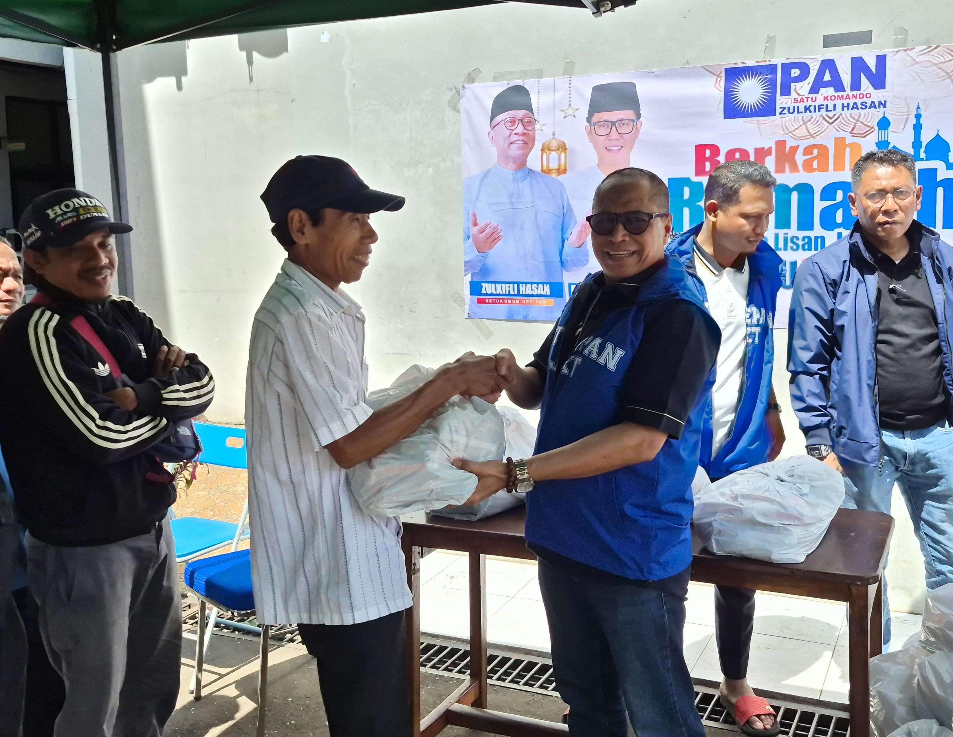 Bantu Kebutuhan Pokok Warga di Bulan Ramadhan 2026, Ketua Fraksi PAN DKI Salurkan Ratusan Sembako Gratis