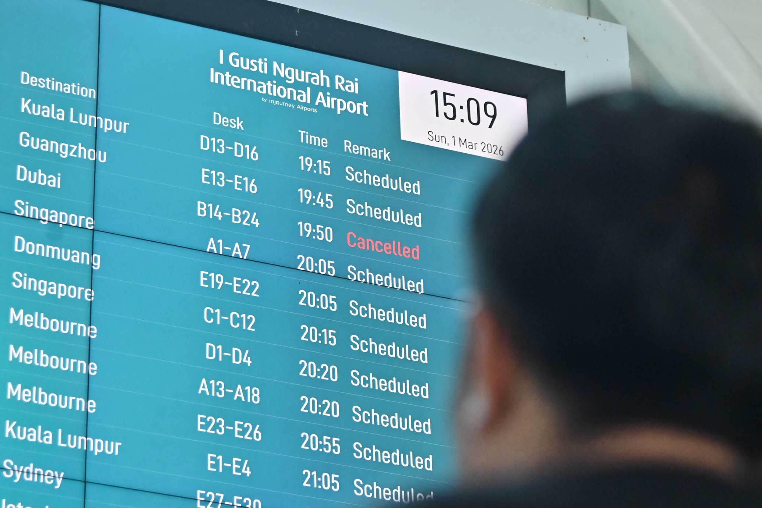 Timur Tengah Memanas Imbas Perang Iran vs Israel, Menhub: 11 Maskapai Internasional Batalkan Penerbangan, Ini Daftarnya!