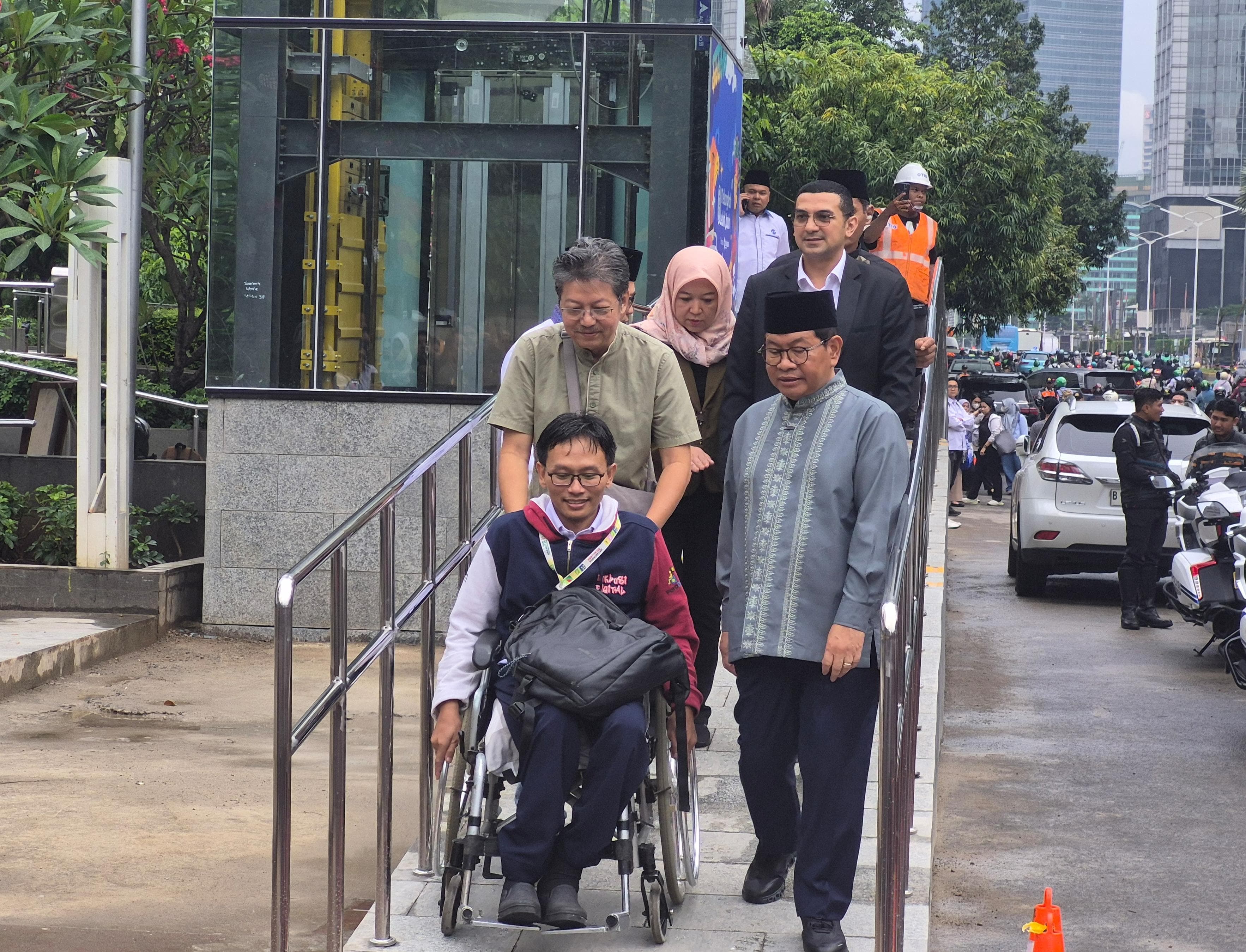 Gubernur Pramono Resmikan Revitalisasi JPO Pertama Jakarta di Sarinah, Hadir dengan Fasilitas Lift di Kedua Sisi