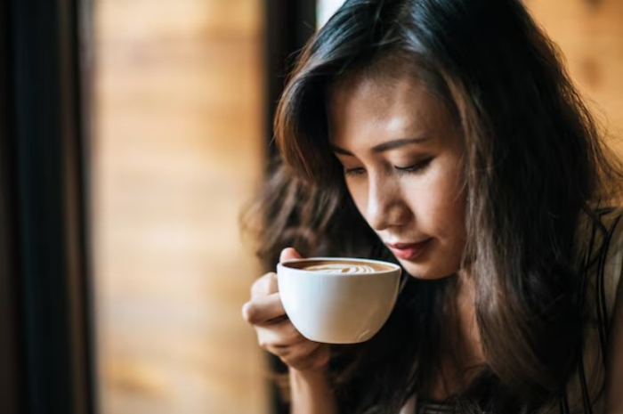 Terlihat Biasa, Ini 4 Dampak Tersembunyi Konsumsi Kopi Saat Sahur