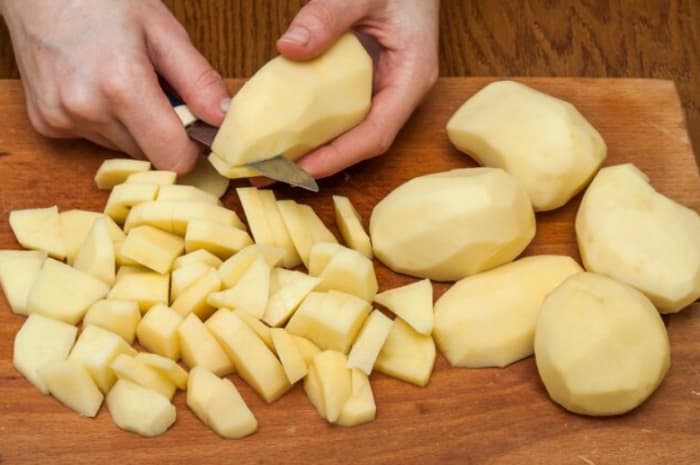 5 Cara Praktis Menjaga Kentang Kupas Tetap Segar