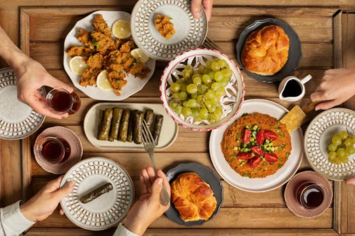 5 Tips Agar Perut Tetap Nyaman Setelah Makan Enak Saat Lebaran