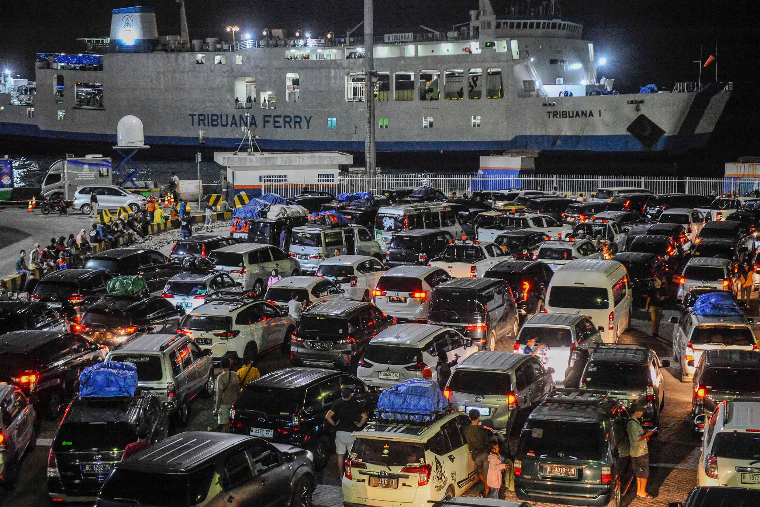 H-7 Lebaran 2026: 199 Ribu Orang dan 49 Ribu Kendaraan Telah Menyeberang ke Sumatera Lewat Tiga Pelabuhan di Banten