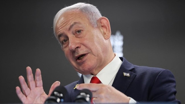 Tepis Isu Sudah Mati, Netanyahu Pamer Video Sedang Ngopi dan Tunjukkan Lima Jari