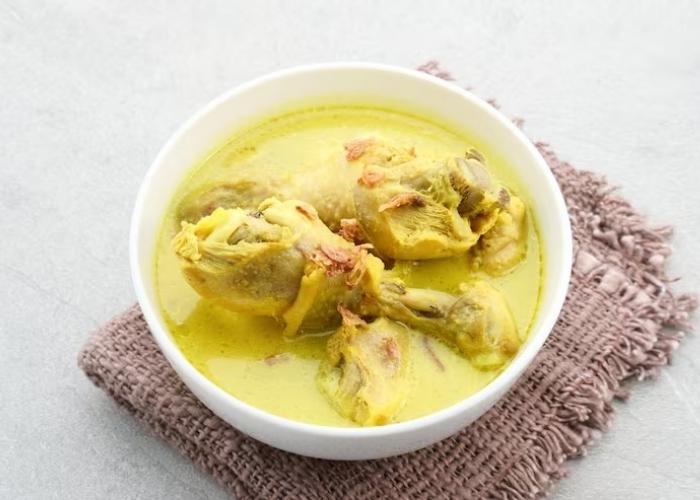 Resep Opor Ayam Kuning Sederhana, Hidangan Favorit Keluarga di Rumah